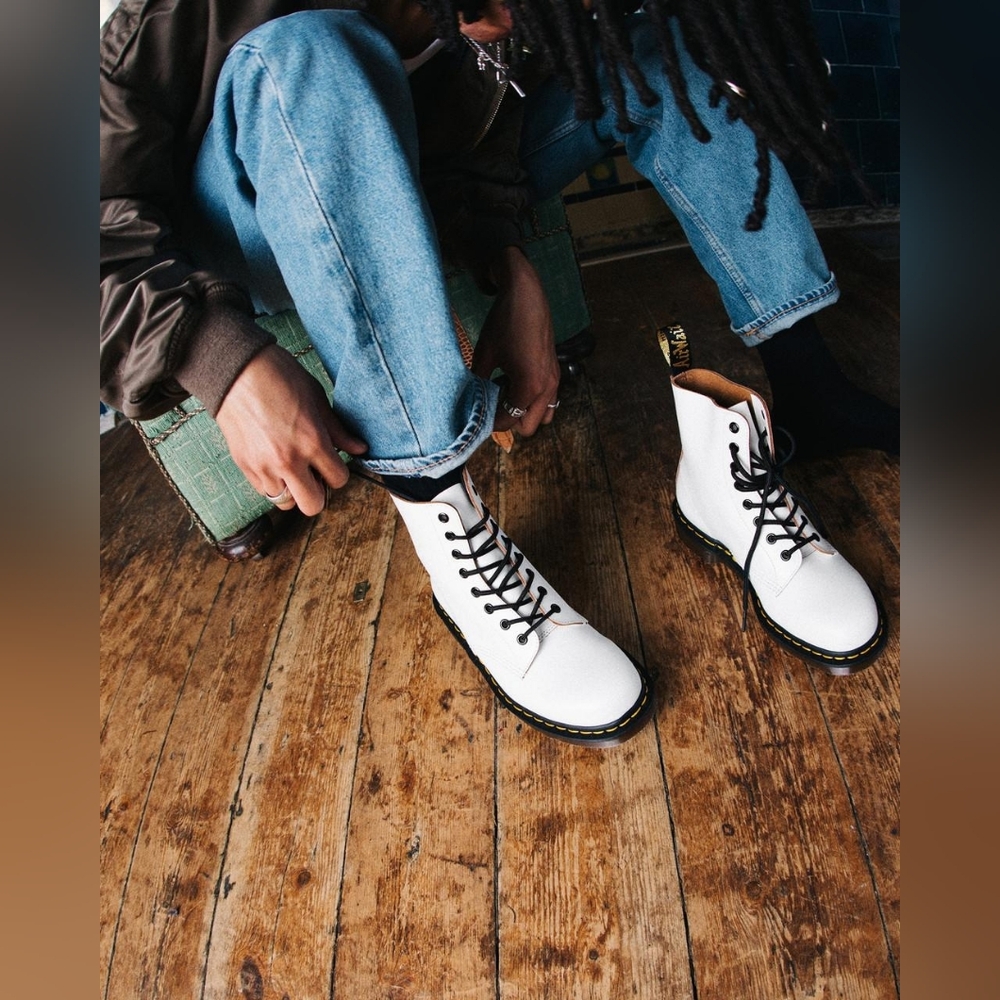 NIB Dr. Martens 1460 Softy T Leather Lace Up Boots